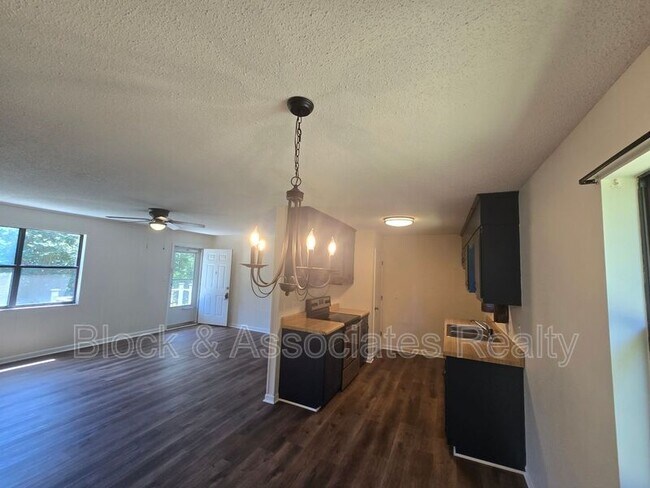 Foto del edificio - 3945 Woodcrest St