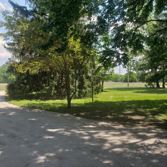 Foto del edificio - 6301 Wilcox Rd