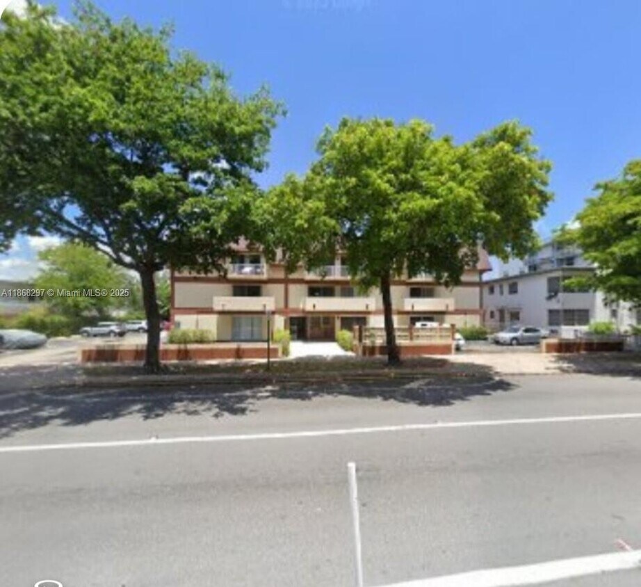 Foto principal - 1175 Normandy Dr