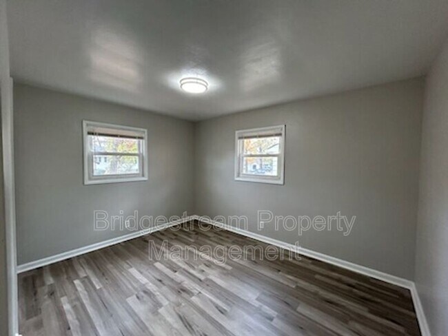 Foto del edificio - 3748 St James Ave
