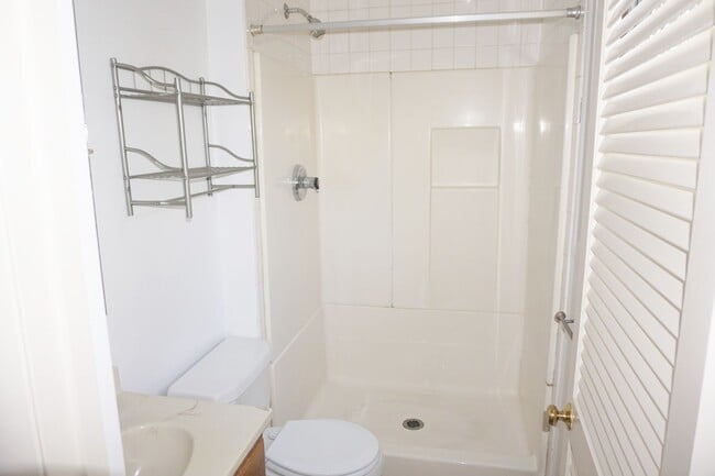 Building Photo - North Garden area/ single family home - Enjoy Country Living only 10 minutes to UVA