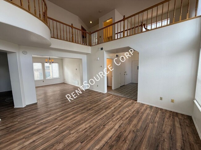 Building Photo - 3 Bedroom / 2.5 Bathroom House in Quartz Hill