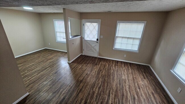 Foto del edificio - 534 Oak Meadow Ln