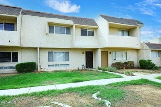 Building Photo - 944 S Valencia
