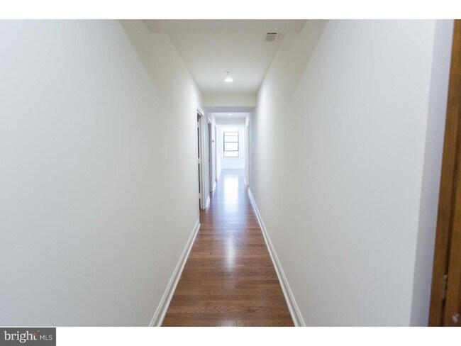 Building Photo - 1411 Walnut St