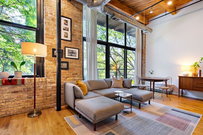 Foto del edificio - 2210 W Wabansia Ave