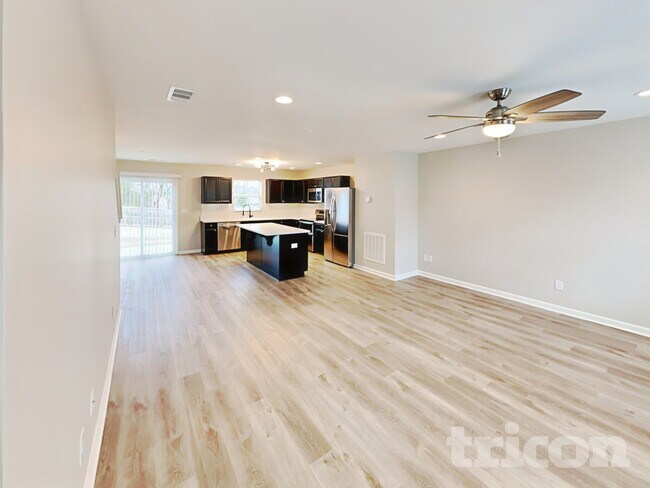Building Photo - 1845 Belle Arbor Dr