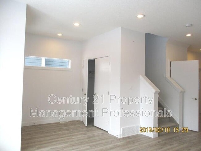 Building Photo - 7427-7106 106 St