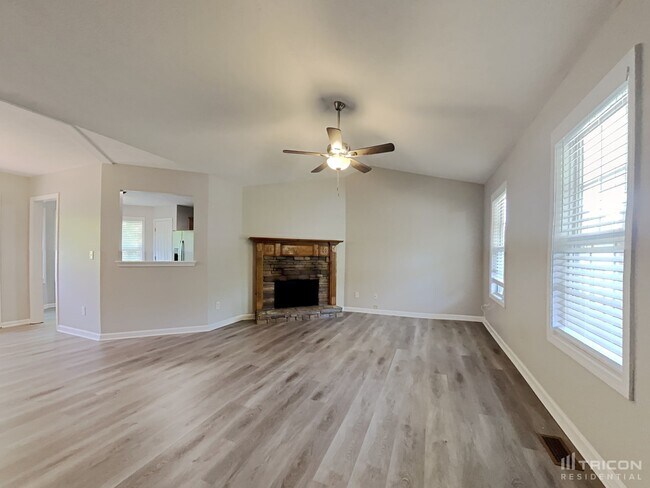Building Photo - 15 Woodwind Dr