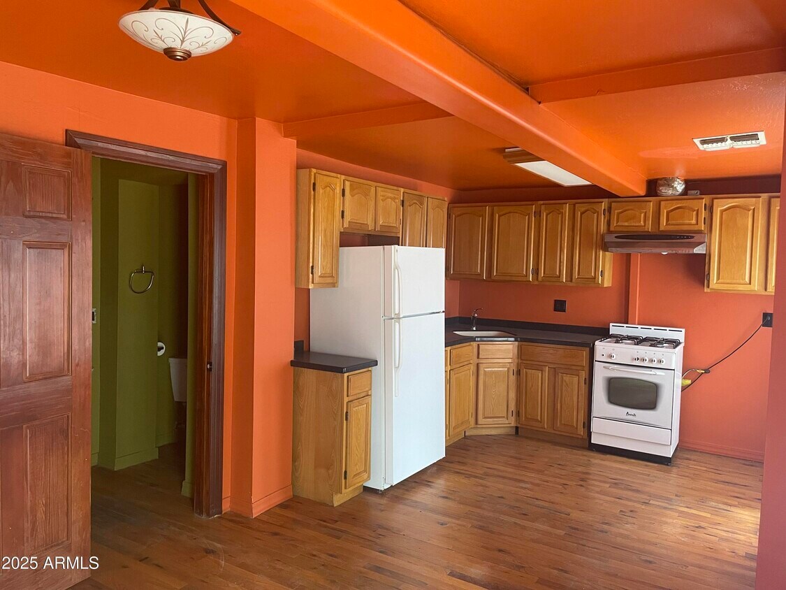 Foto principal - 1214 W Roosevelt St