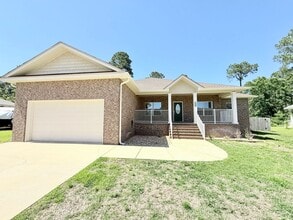 Building Photo - 2140 Trevor Cir
