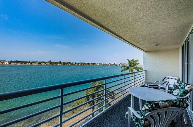 Building Photo - 6085 Bahia Del Mar Cir