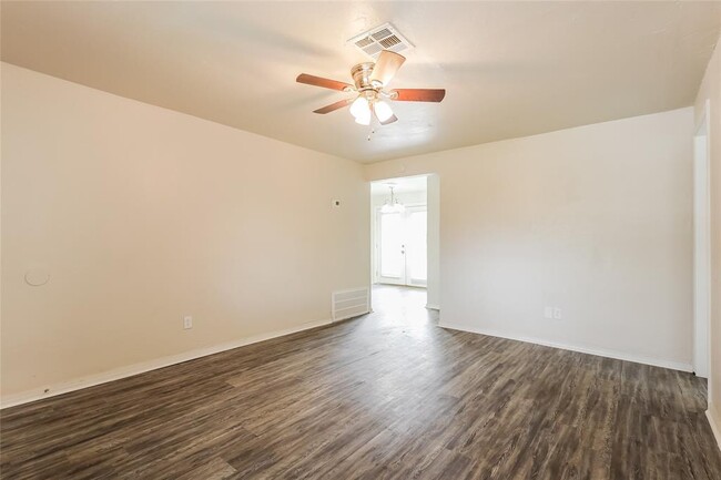 Building Photo - 5516 S Dimple Dr