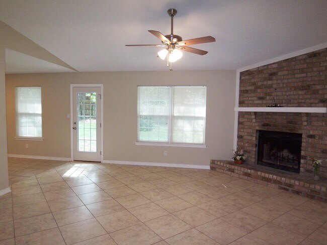 Building Photo - 727 Valley Ridge Way