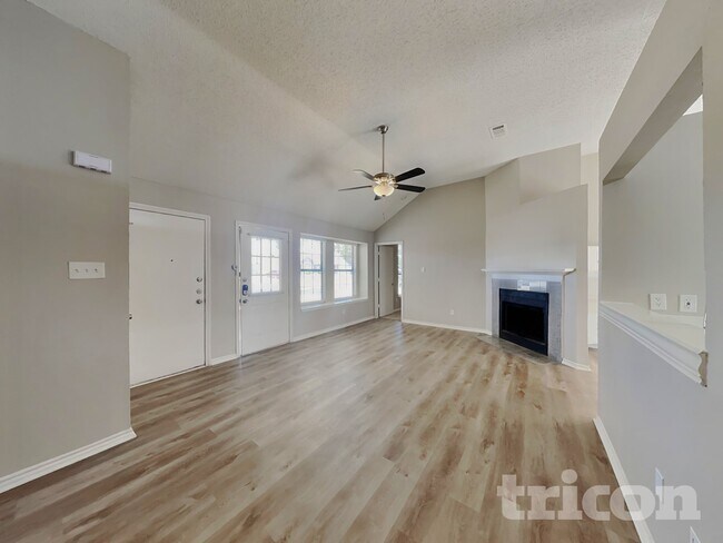 Foto del edificio - 1414 Glenwillow Dr