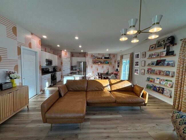 Building Photo - 523 Salty Pine Dr