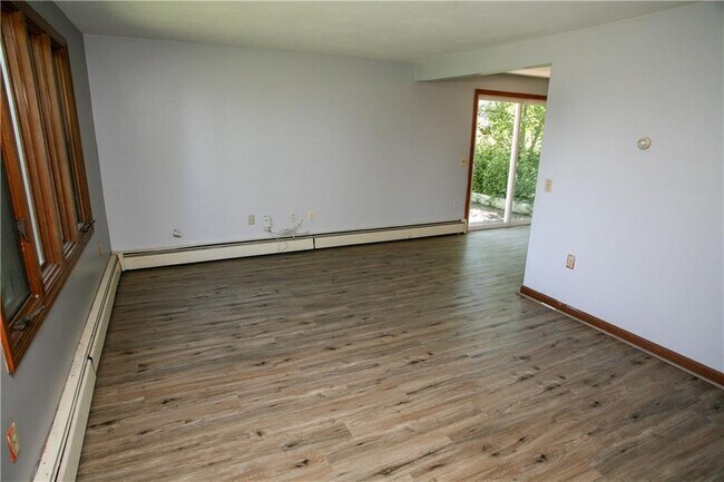 Building Photo - 20 Middlebridge Rd