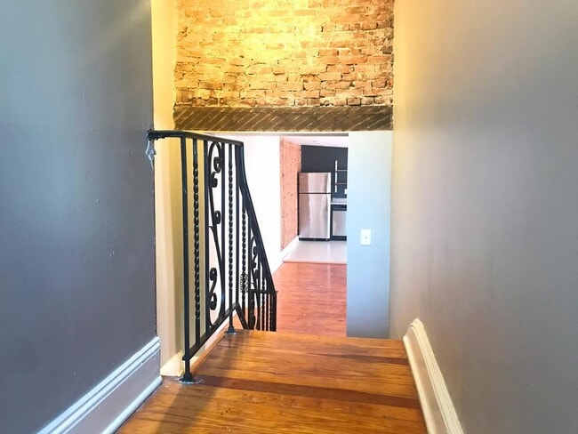 Building Photo - 1702 W Girard Ave