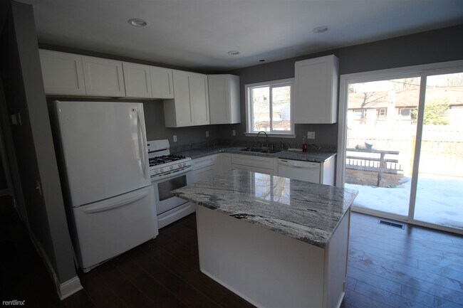 Building Photo - 3 br, 1.5 bath House - 9610 Nestoria St