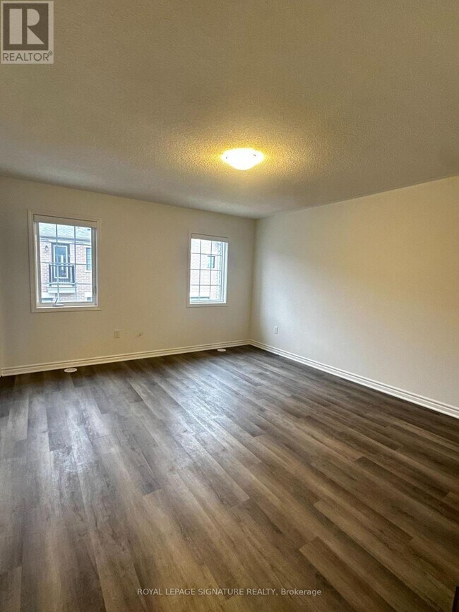 Photo du bâtiment - 1259 Lily Cres