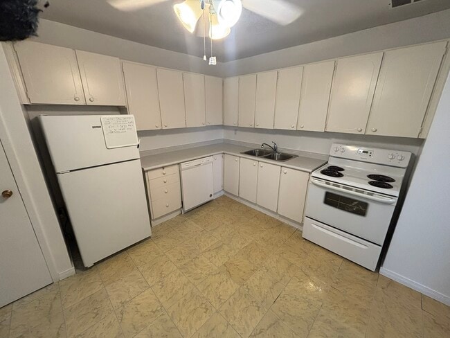 Building Photo - 1061 Queen's Blvd