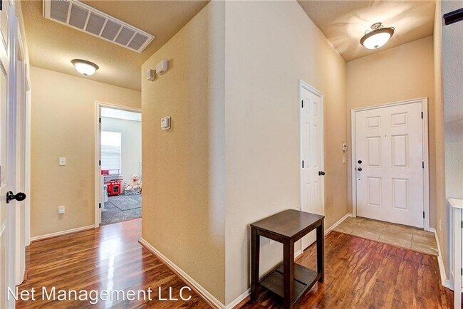 Building Photo - 225 Tecumseh Meadows Dr