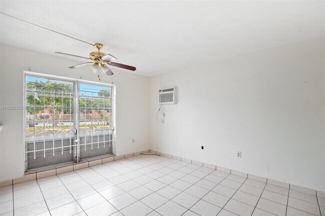Foto del edificio - 3881 W Flagler St