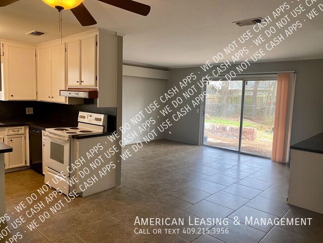 Building Photo - ** COMING SOON 12.15.24 ** 3-Bedroom, 2-Ba...