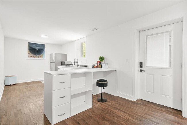 Foto del edificio - 2430 Hanford Dr SW