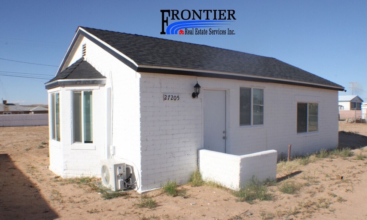 Foto principal - 27205 Anderson St