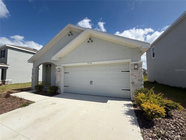 Building Photo - 3516 Maple Grv Wy
