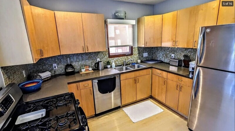 Foto principal - 3206 Manhattan Ave