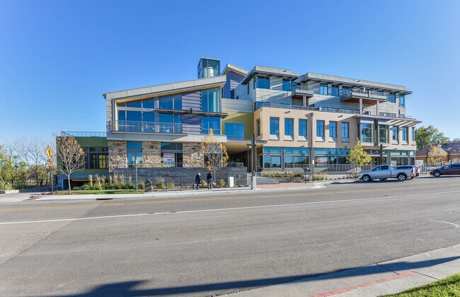 Building Photo - 428 Linden St