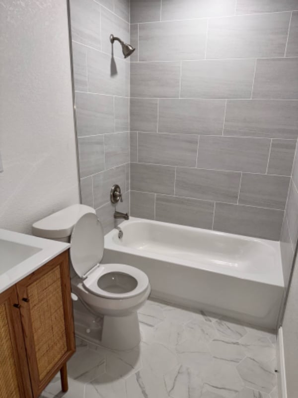 Building Photo - 562 Hartley Pl