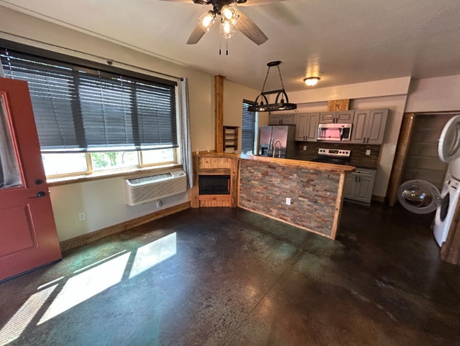 Building Photo - 6232-6233 Three Needles Ln