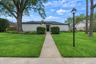 Building Photo - 10322 Lynbrook Hollow St
