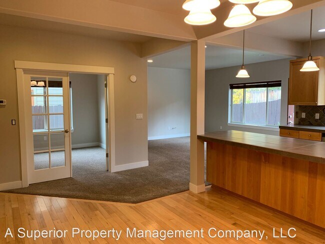 Building Photo - 4 br, 2.5 bath House - 1866 NE Altura Dr.