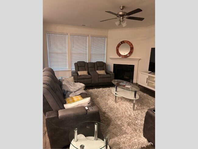 Foto del edificio - 1120 Trident Maple Chase