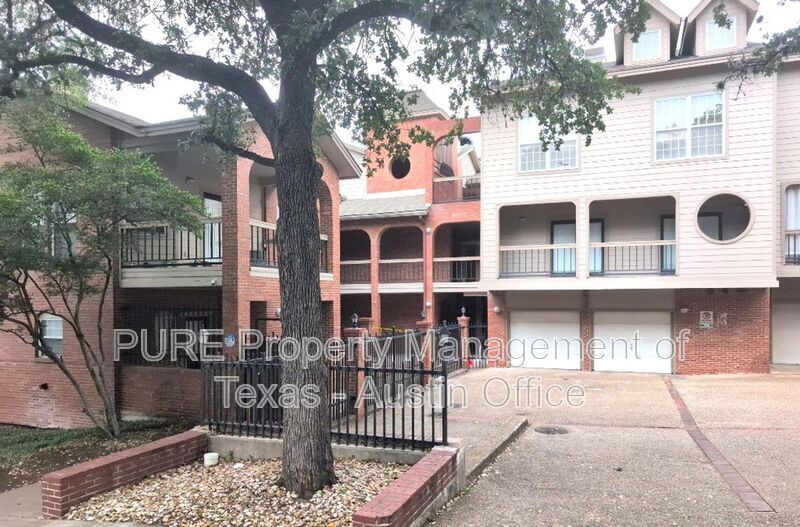 Primary Photo - 3200 Duval St