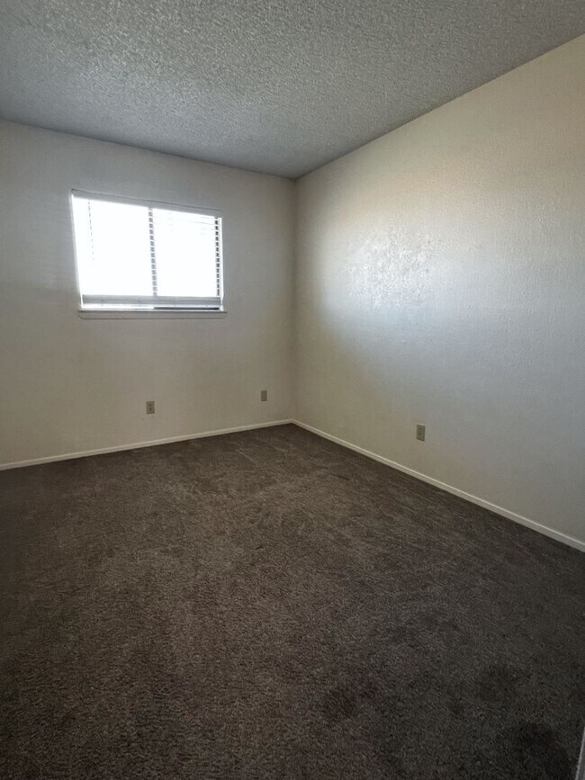 Foto del edificio - 211 N Broadway St