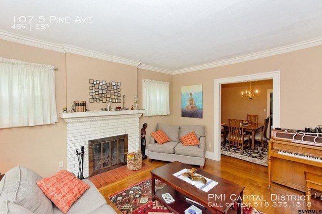 Building Photo - 107 S Pine Ave