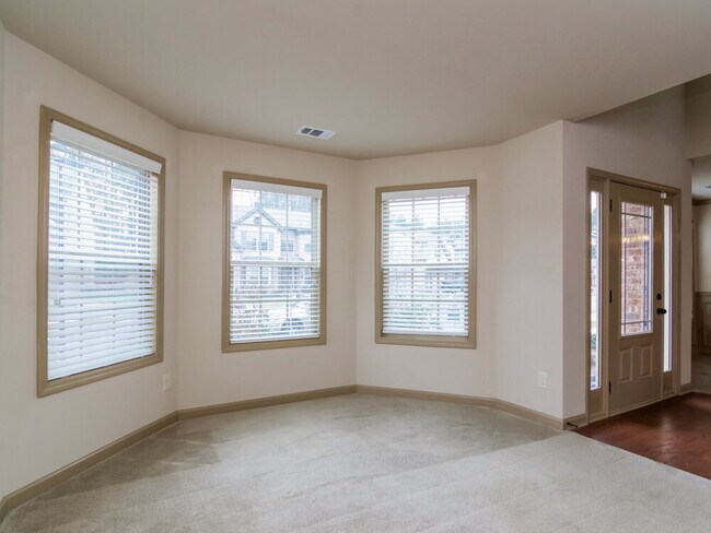 Building Photo - 3343 Sag Harbor Ct NE
