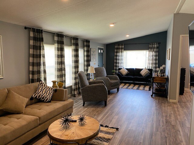 Building Photo - 713 Diamond Loop