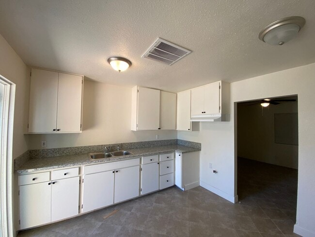 Foto del edificio - Cozy 2 Bedroom!