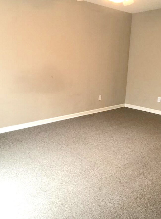 Building Photo - Bellwood House For Rent!