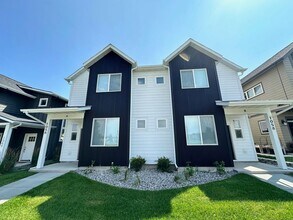 Building Photo - 1058 Oak Park Dr
