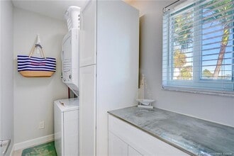 Building Photo - 5602 NE Gulfstream Way