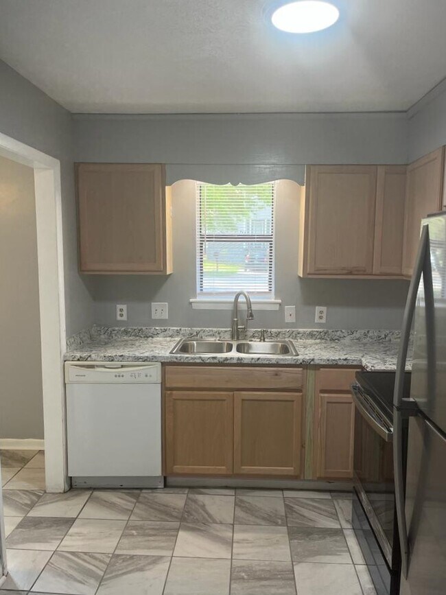 Foto del edificio - 738 Hedgelawn Way