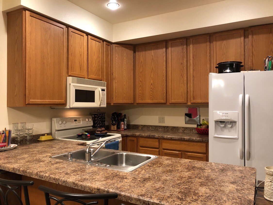 837 Peace Ln, Oregon, WI 53575 Townhouse for Rent in Oregon, WI