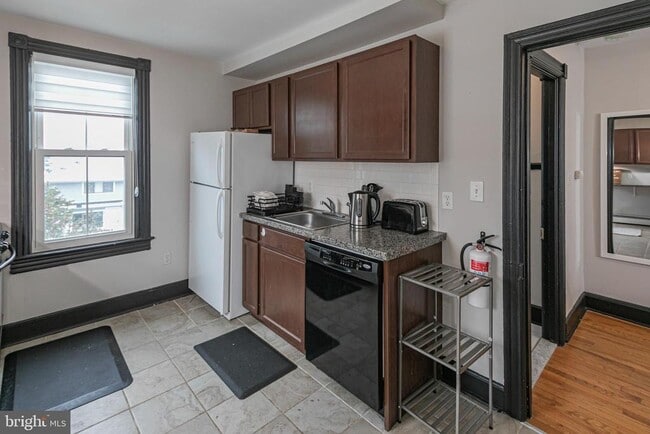 Building Photo - 357-359 Nassau St